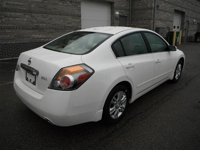 Nissan Altima 2012 photo 2