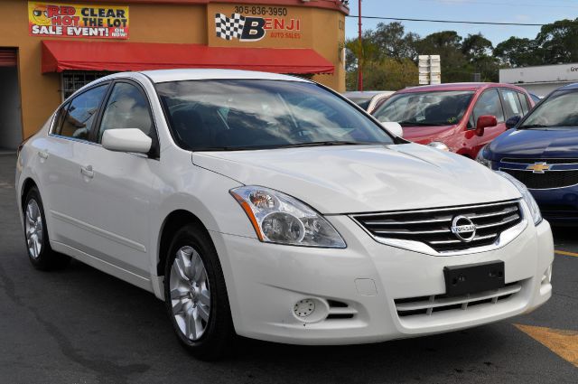 Nissan Altima 2012 photo 2