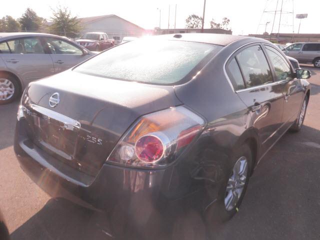 Nissan Altima 2012 photo 2