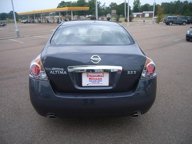 Nissan Altima 2012 photo 2