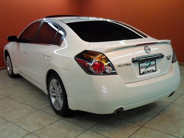 Nissan Altima 2012 photo 1