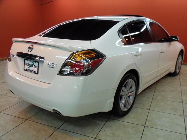 Nissan Altima 2012 photo 2