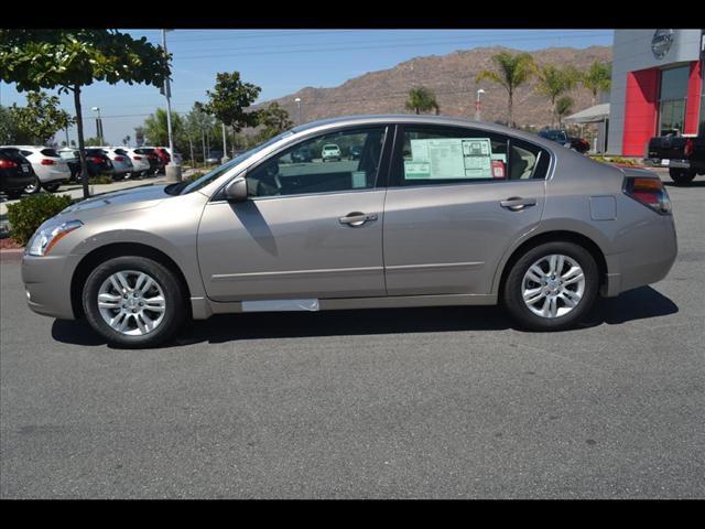 Nissan Altima 2012 photo 2