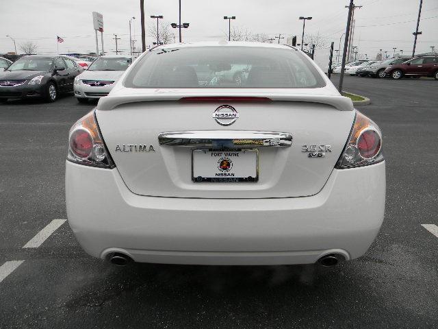 Nissan Altima 2012 photo 1