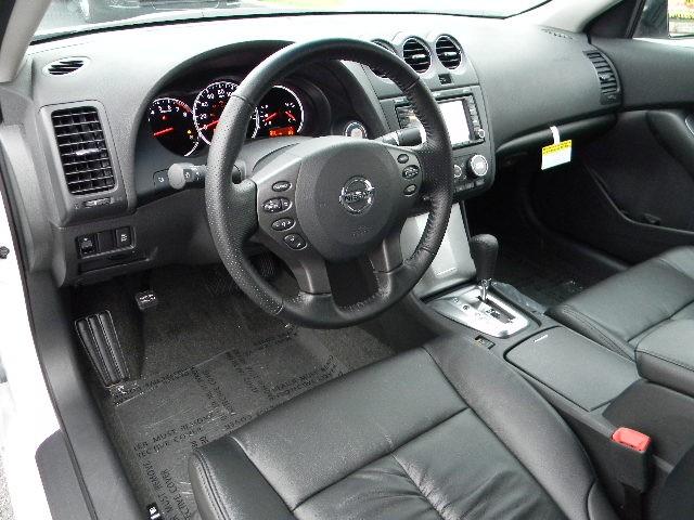 Nissan Altima 2012 photo 2