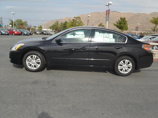 Nissan Altima 2012 photo 2