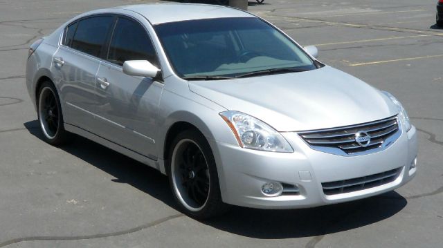 Nissan Altima 2012 photo 2