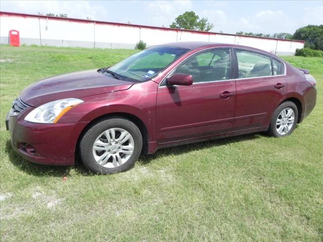 Nissan Altima 2012 photo 2