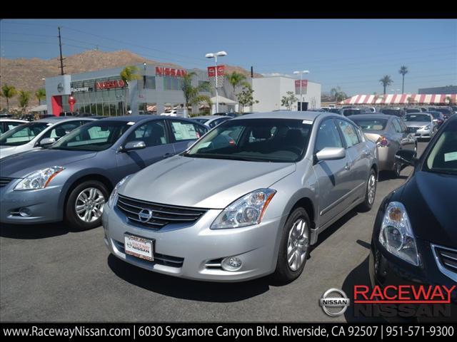 Nissan Altima Pickupslt Quad Cab SWB 4WD 4x4 Truck Sedan