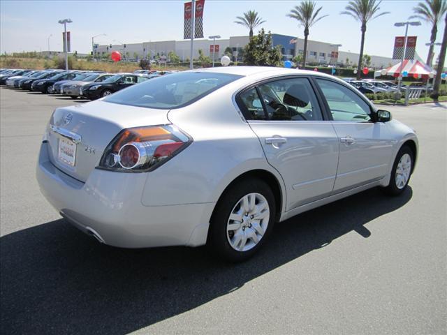 Nissan Altima 2012 photo 2