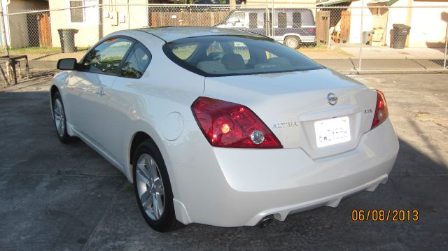 Nissan Altima 2012 photo 2