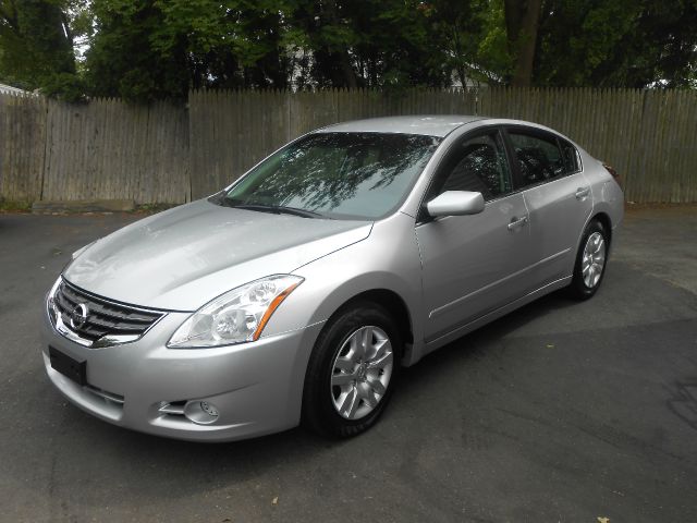 Nissan Altima Pickupslt Quad Cab SWB 4WD 4x4 Truck Sedan