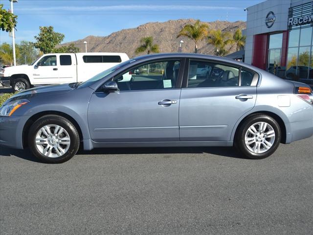 Nissan Altima 2012 photo 2