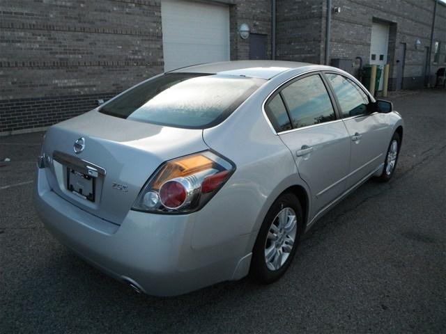 Nissan Altima 2012 photo 2