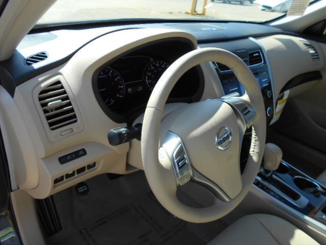 Nissan Altima 2013 photo 16