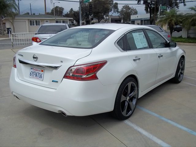 Nissan Altima 2013 photo 2