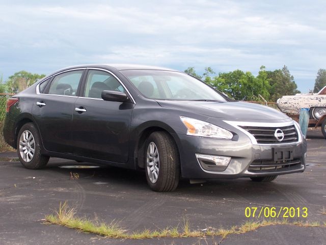 Nissan Altima 2013 photo 2