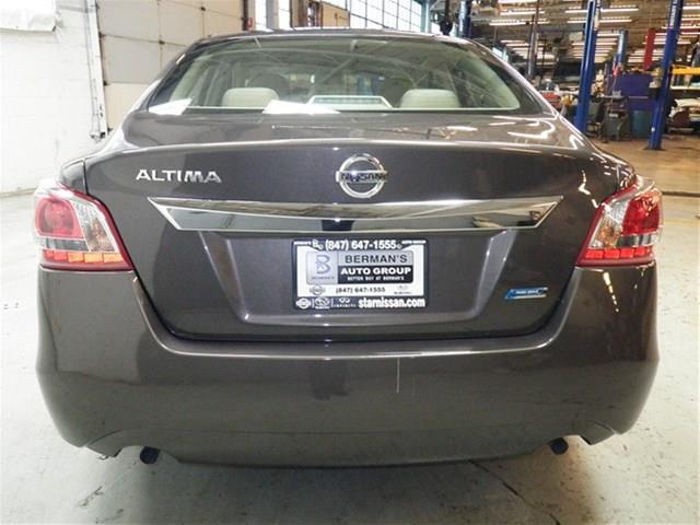 Nissan Altima 2013 photo 2