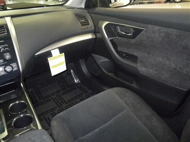 Nissan Altima 2013 photo 31