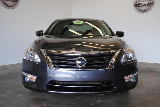 Nissan Altima 2013 photo 2