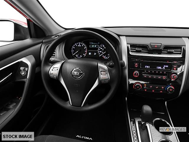 Nissan Altima 2013 photo 2