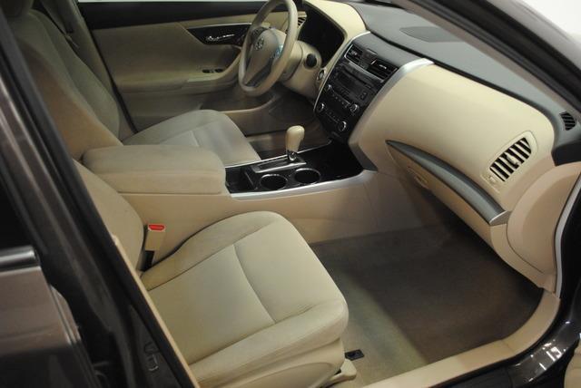 Nissan Altima 2013 photo 10