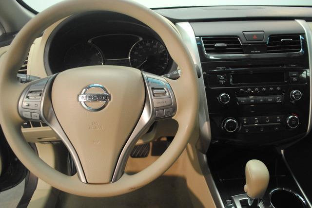 Nissan Altima 2013 photo 15