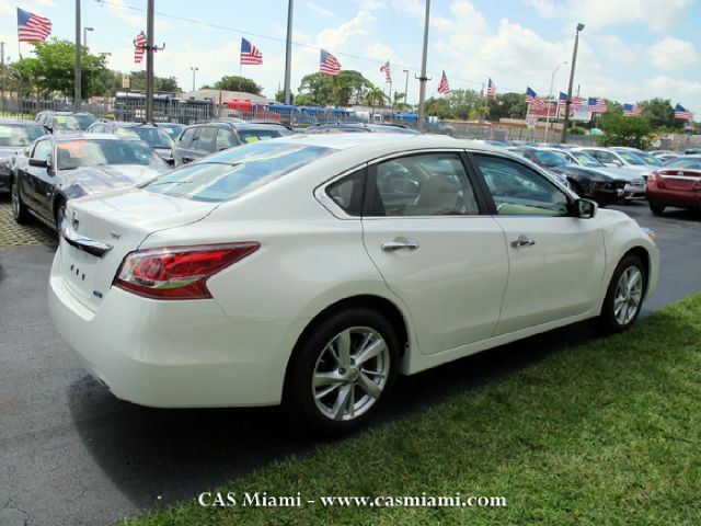 Nissan Altima 2013 photo 1