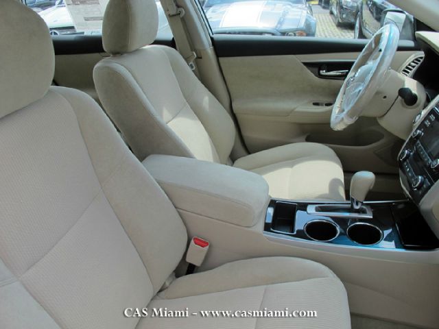 Nissan Altima 2013 photo 2