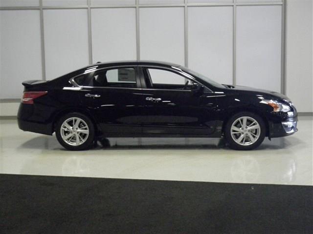 Nissan Altima 2013 photo 2