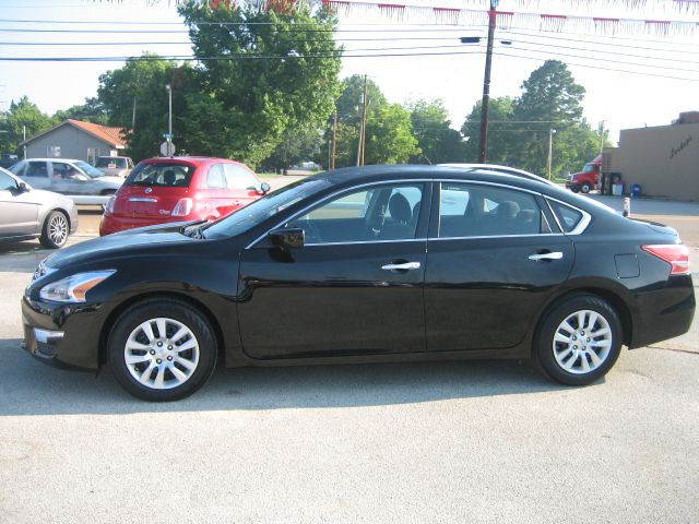 Nissan Altima 2013 photo 2