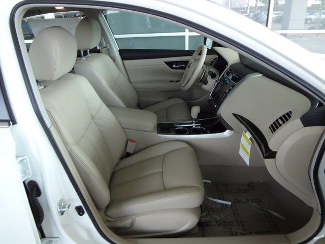 Nissan Altima 2013 photo 13