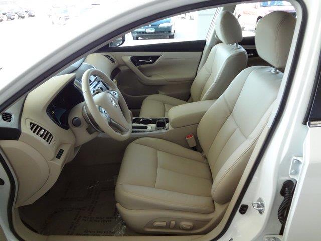 Nissan Altima 2013 photo 17