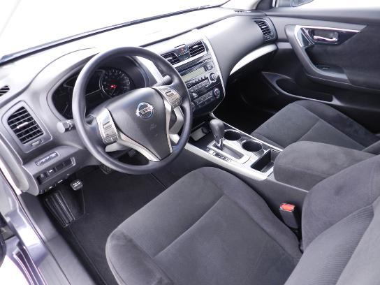 Nissan Altima 2013 photo 17