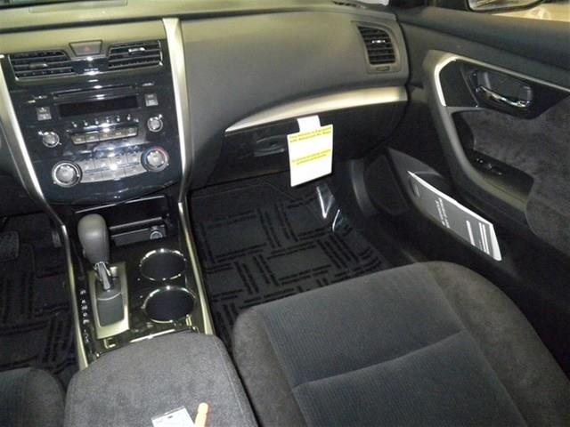 Nissan Altima 2013 photo 12