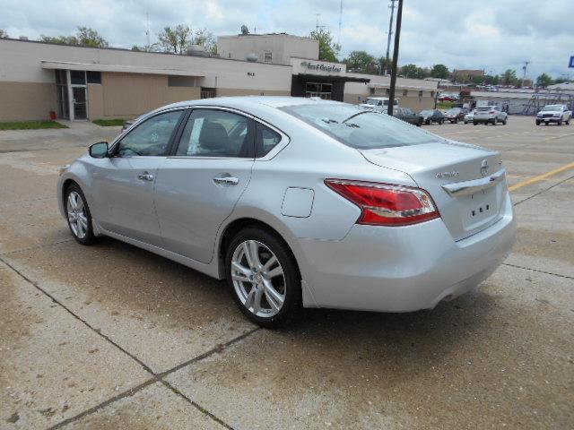 Nissan Altima 2013 photo 1