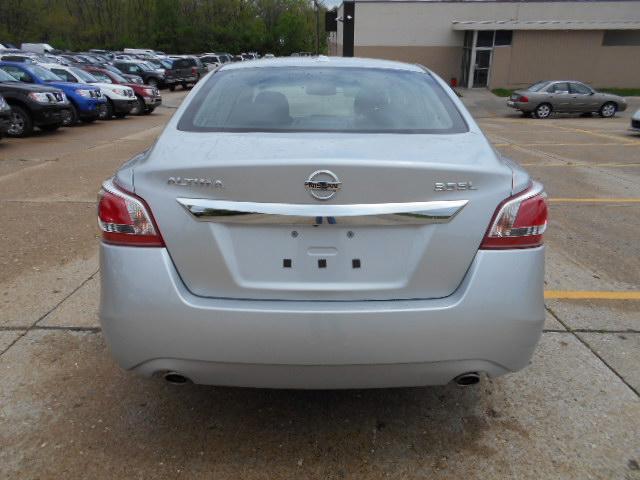 Nissan Altima 2013 photo 15