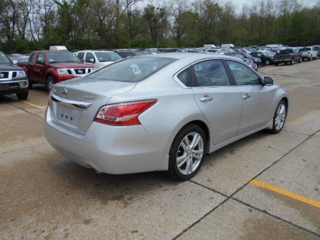 Nissan Altima 2013 photo 21