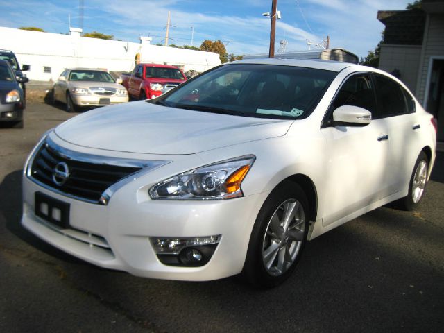 Nissan Altima 2013 photo 1