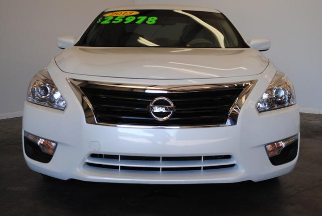 Nissan Altima 2013 photo 2