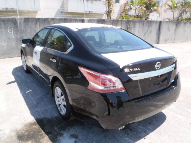 Nissan Altima 2013 photo 2