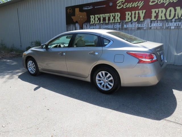 Nissan Altima 2013 photo 4