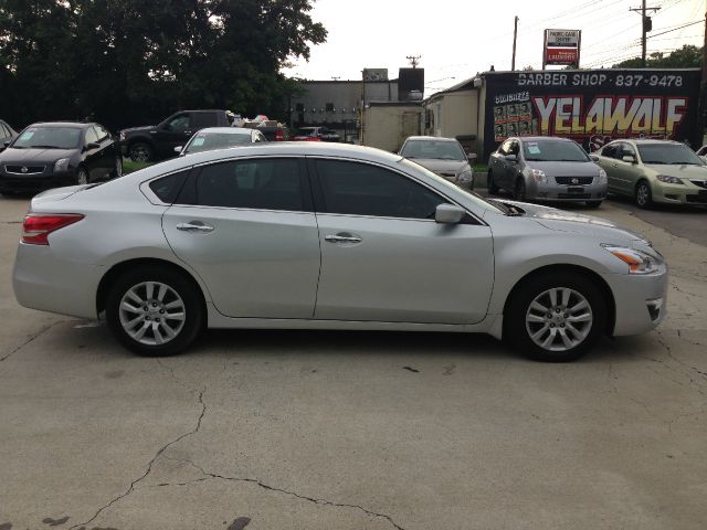 Nissan Altima 2013 photo 1