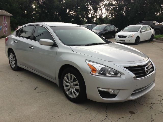 Nissan Altima 2013 photo 2