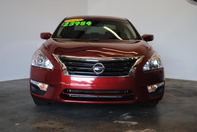 Nissan Altima 2013 photo 2