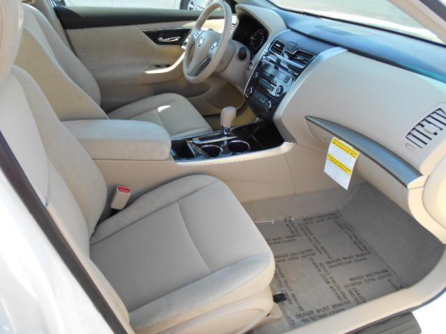 Nissan Altima 2013 photo 10