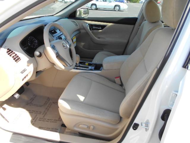 Nissan Altima 2013 photo 14