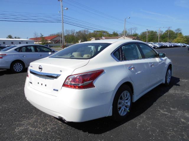 Nissan Altima 2013 photo 15