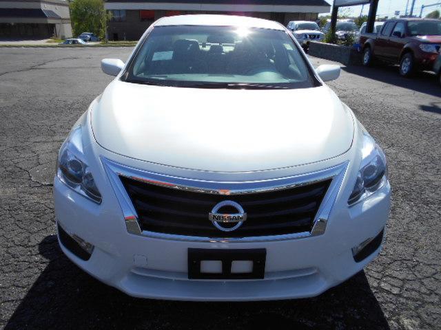 Nissan Altima 2013 photo 16