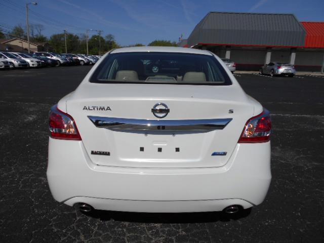 Nissan Altima 2013 photo 19